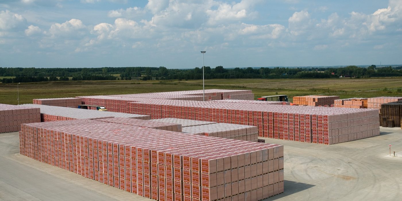 Palety  Porotherm na placu w Gnaszynie