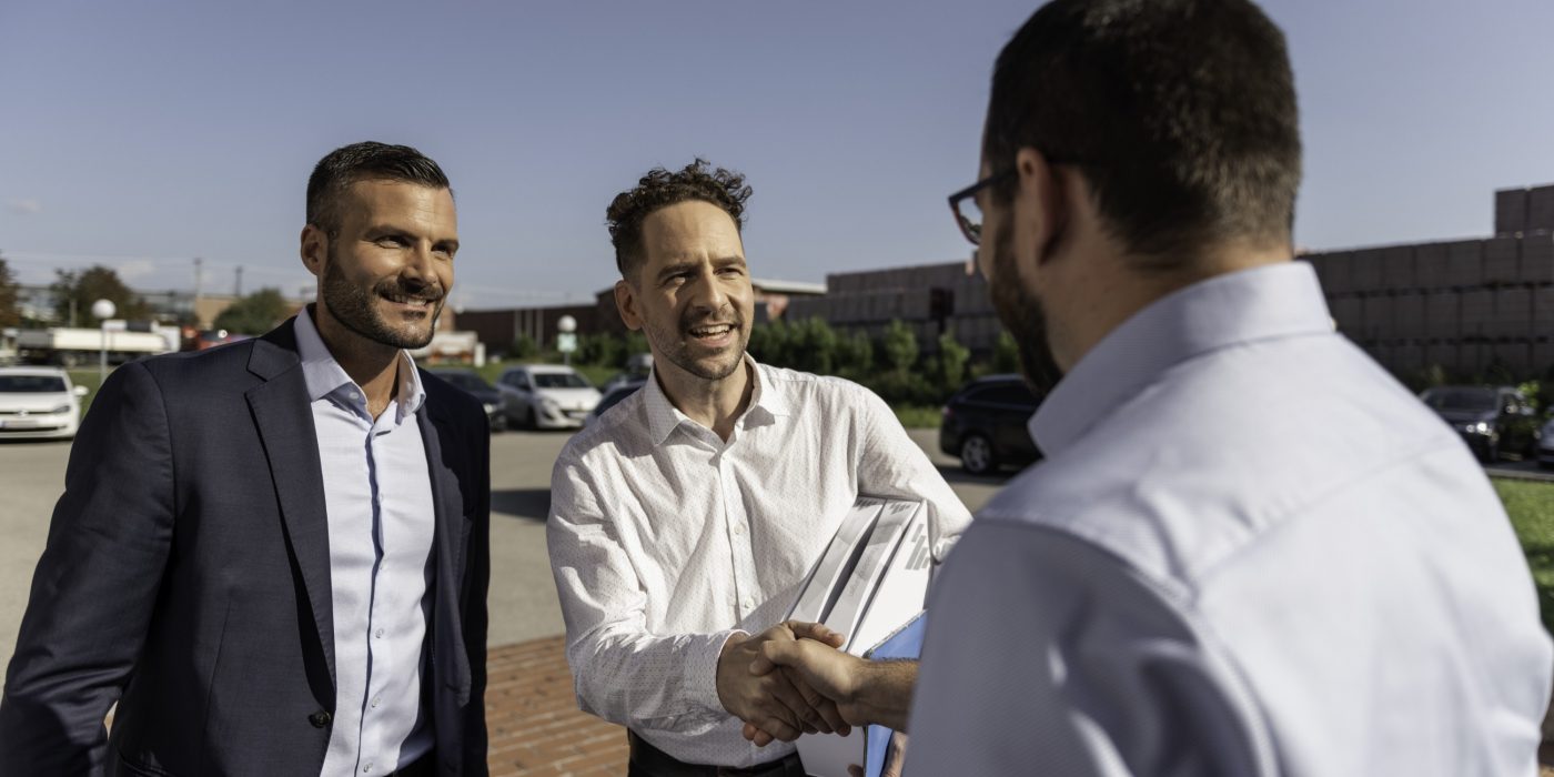 Project manager, architect and investor shaking hands, Fast Forward Commercial Excellence