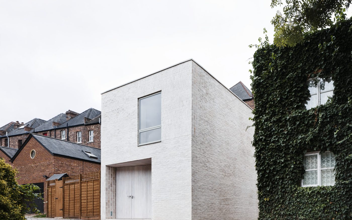 Mews House; facing bricks; Brick Award Nominee 2018; Russel Jones; Photo: Rory Gardiner