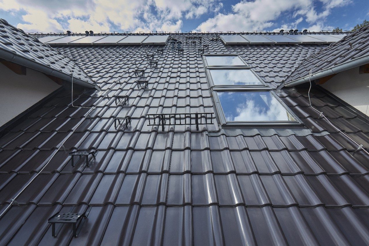 Hotel w Głuchołazach z dachówką Alegra 9 antracytowa anboba