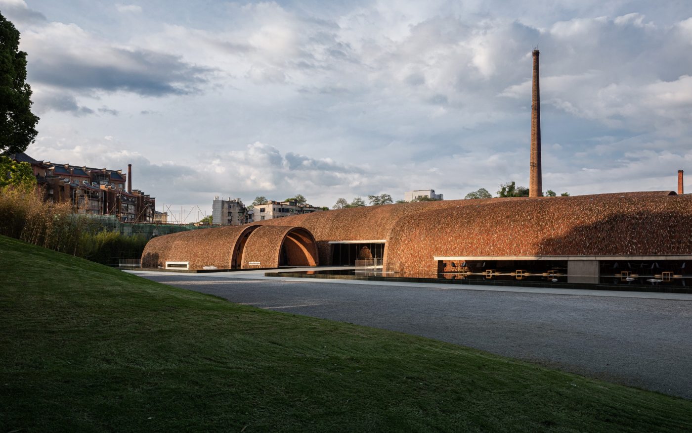 Jingdezhen Imperial Kiln Museum. Brick Award 22 Category "Sharing public spaces". Studio Zhu Pei. Outside view