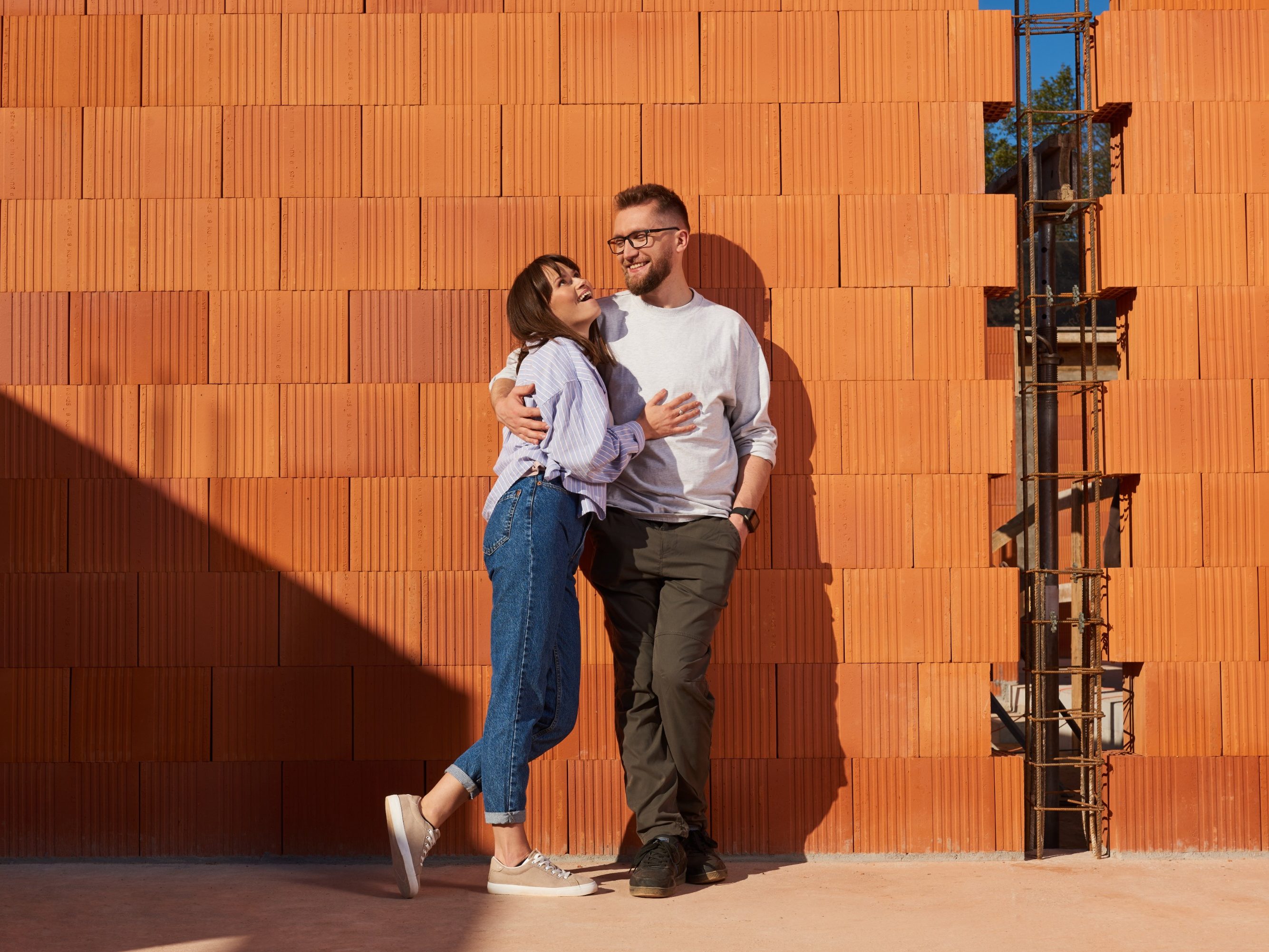 Inwestorzy na budowie domu