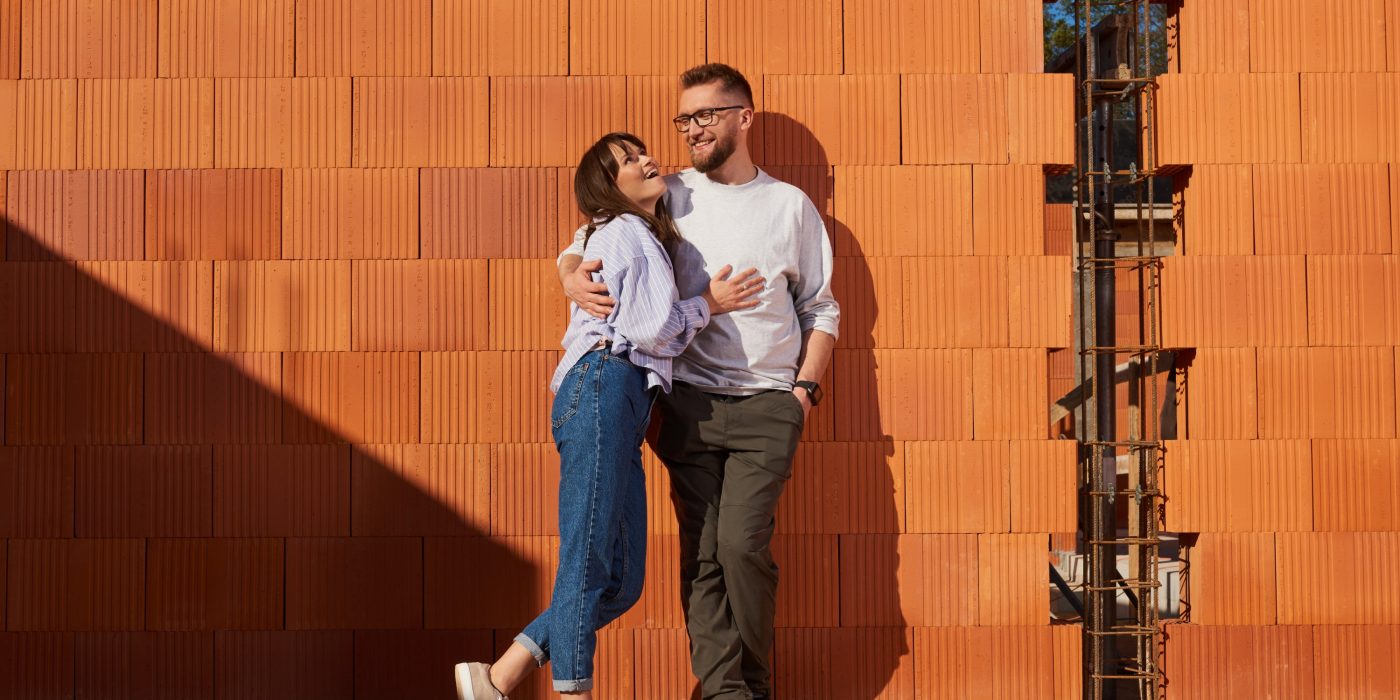 Inwestorzy na budowie domu