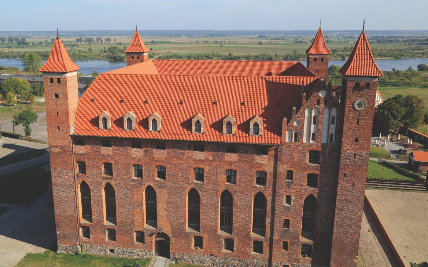 Zamek Krzyżacki w Gniewie po renowacji dachu dachówką Karthago