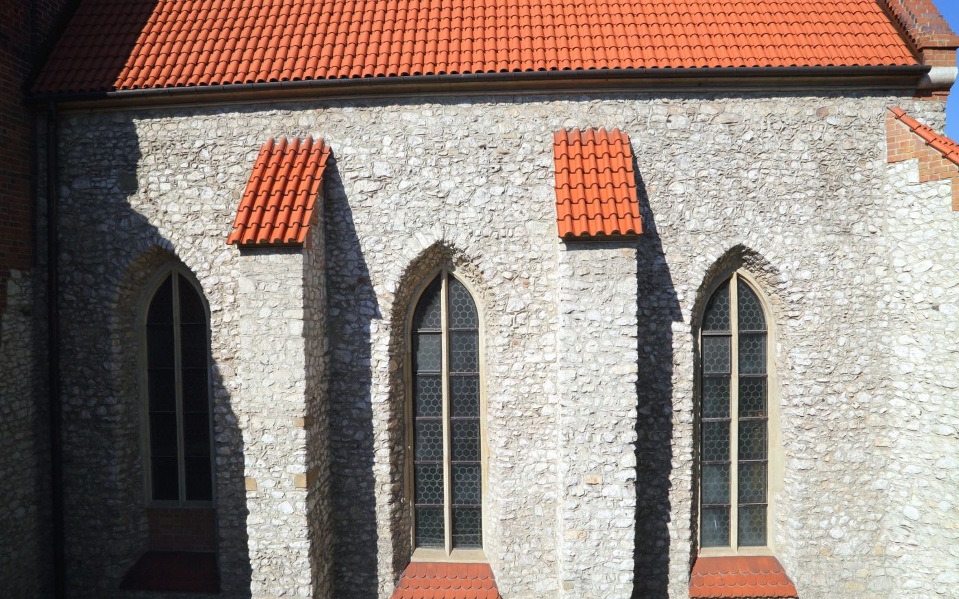Kościół Św. Krzyża w Krakowie z dachówką mnich mniszka