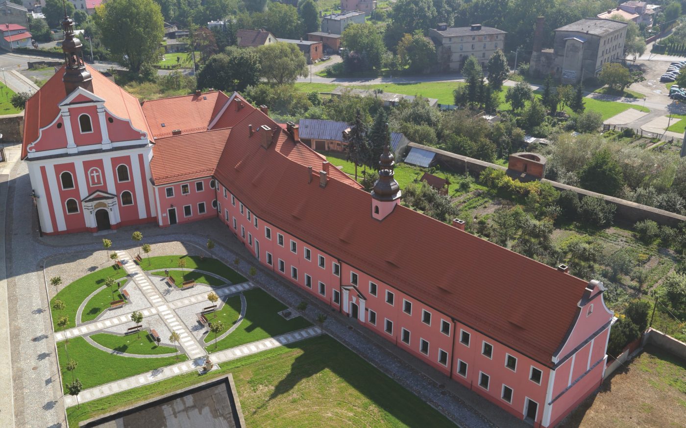 Kościół klasztorny Franciszkanów w Głubczycach z karpiówką