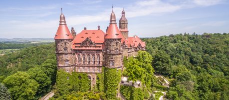 Zamek Książ po renowacji dachu dachówką karpiówką gotycką czerwona angoba