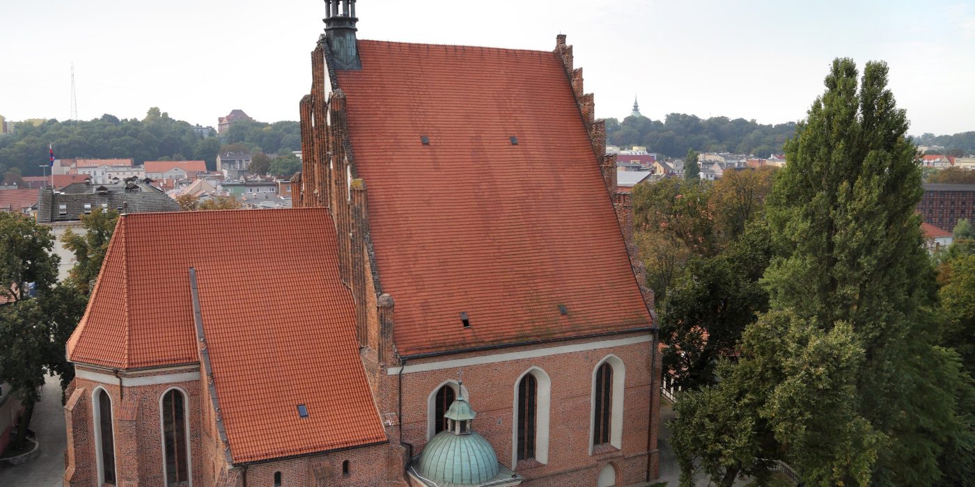Katedra Św. Marcina i Mikołaja w Bydgoszczy po renowacji dachu dachowką Koramic Mnich Mniszka