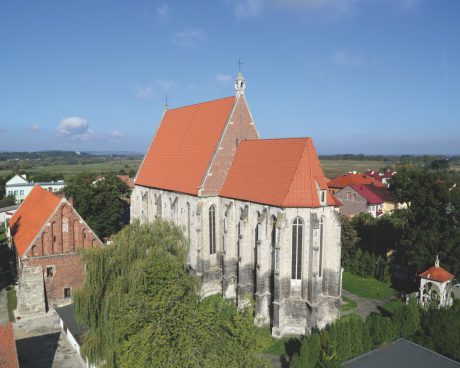 Kolegiata w Wiślicy po renowacji dachu dachowką Koramic Mnich Mniszka