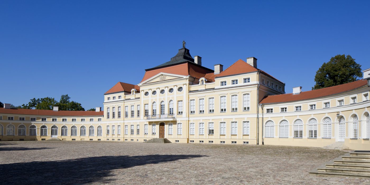 Pałac w Rogalinie z dachówką Koramic karpiówką żłobkowaną