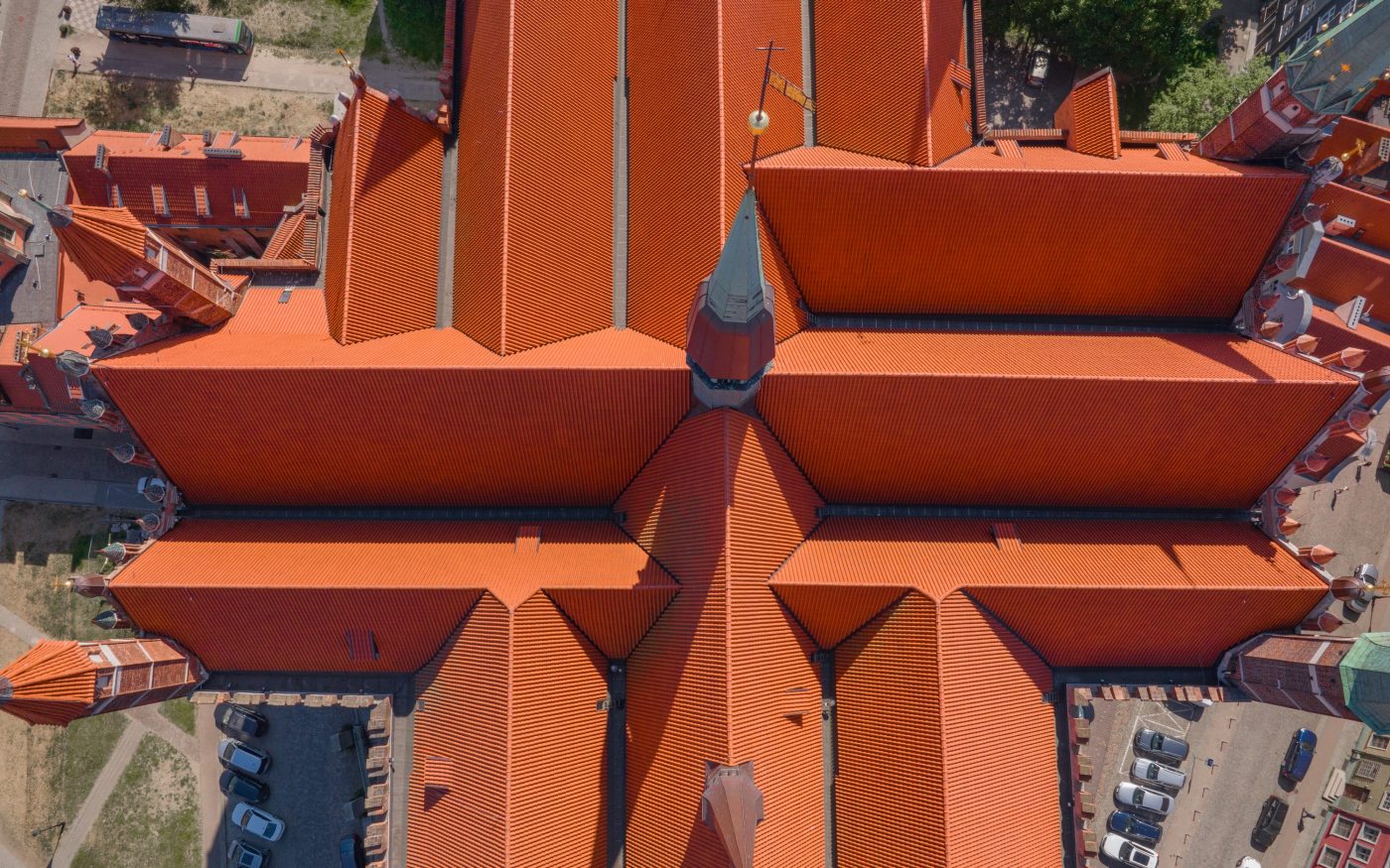 Kościół Mariacki w Gdańsku z dachówką E28 i mnich mniszką