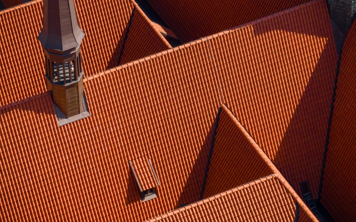 Kościół Mariacki w Gdańsku z dachówką E28 i mnich mniszką