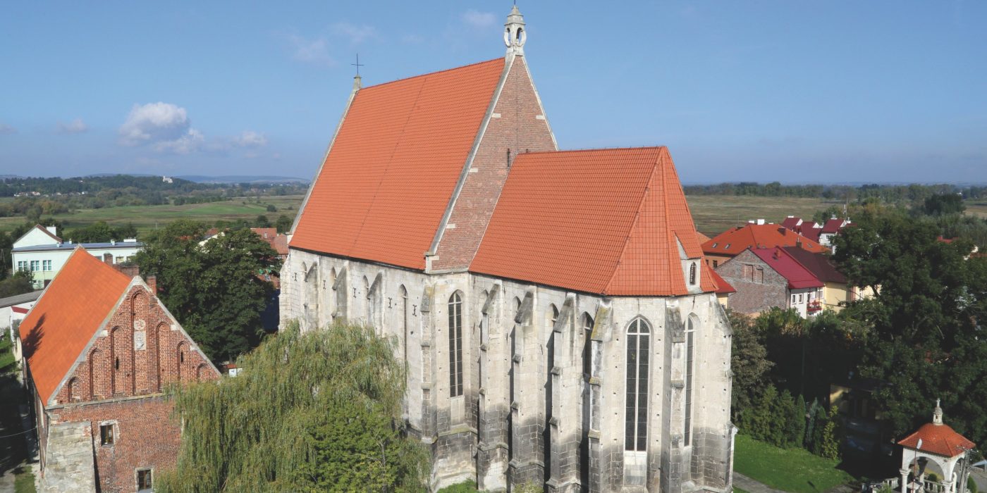 Kolegiata w Wiślicy po renowacji dachu dachowką Koramic Mnich Mniszka