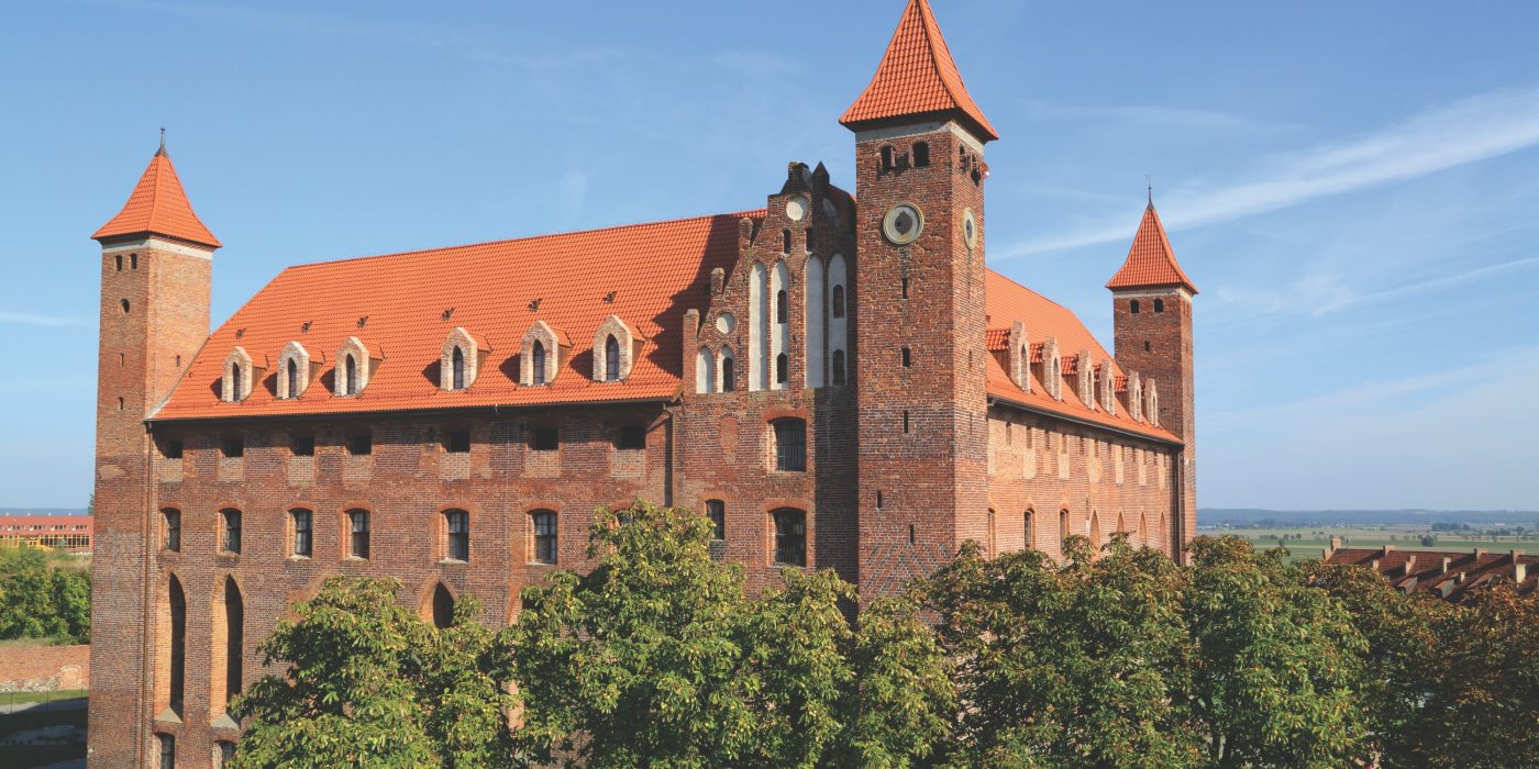 Zamek Krzyżacki w Gniewie po renowacji dachu dachówką Karthago