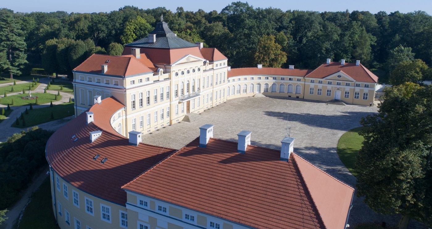 Pałac w Rogalinie z dachówką Koramic karpiówką żłobkowaną