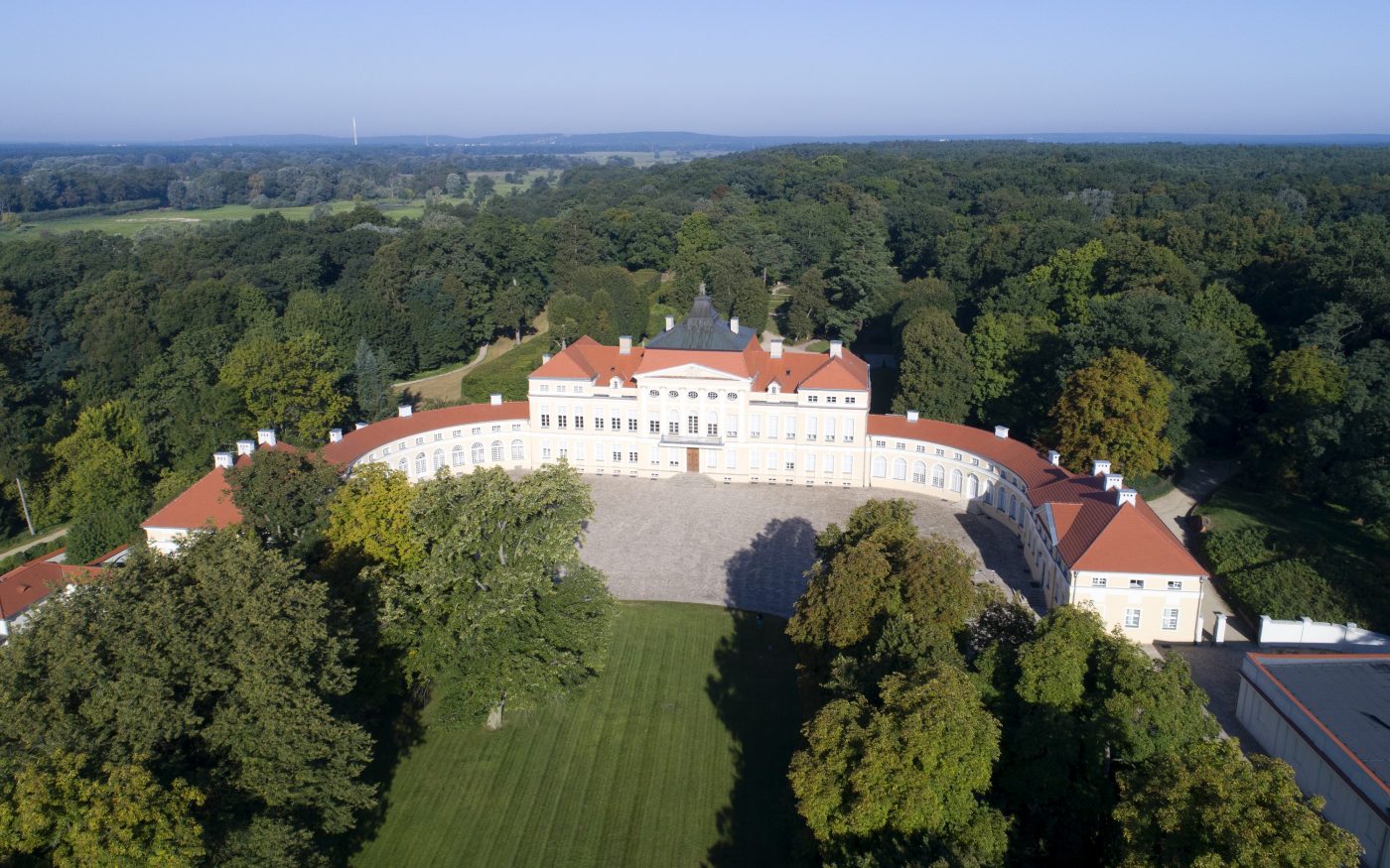 Pałac w Rogalinie z dachówką Koramic karpiówką żłobkowaną