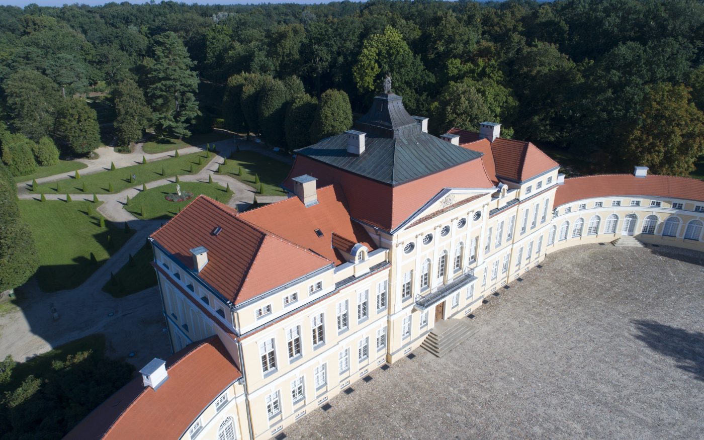 Pałac w Rogalinie z dachówką Koramic karpiówką żłobkowaną