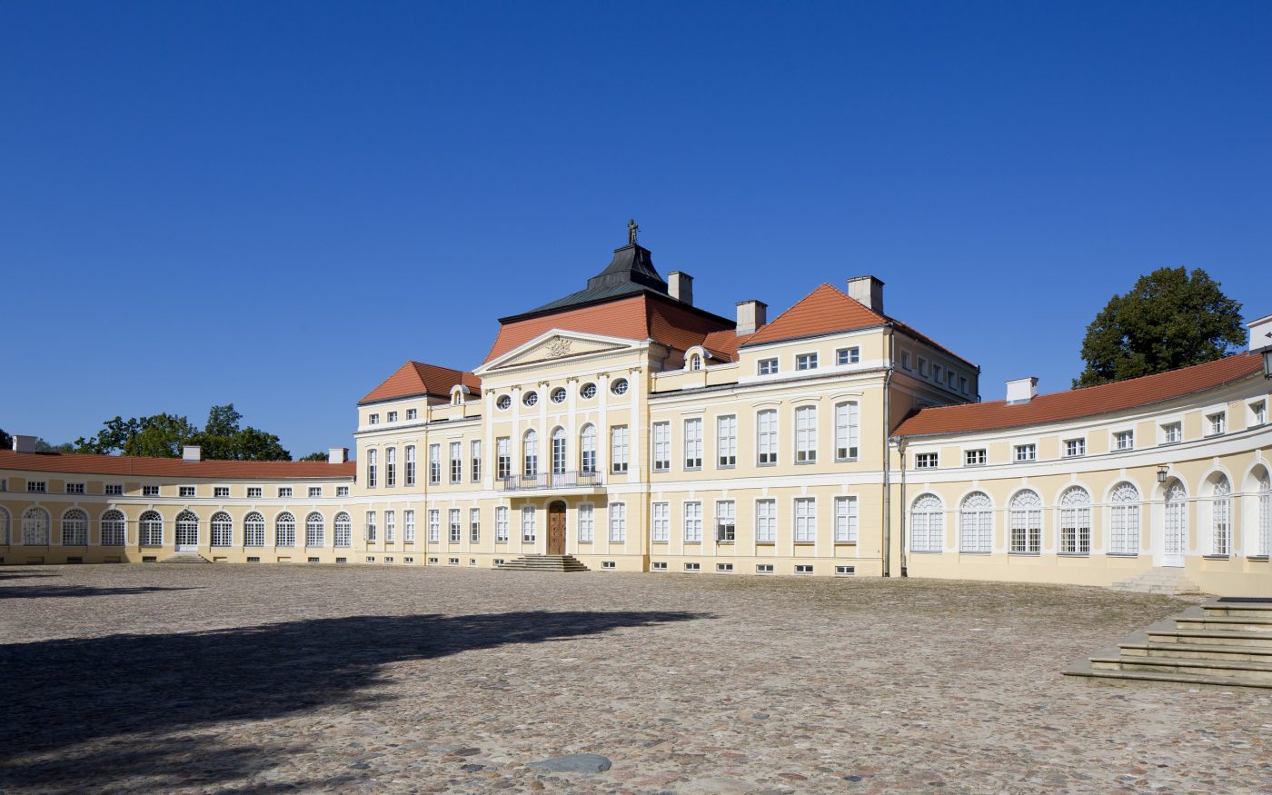 Pałac w Rogalinie z dachówką Koramic karpiówką żłobkowaną