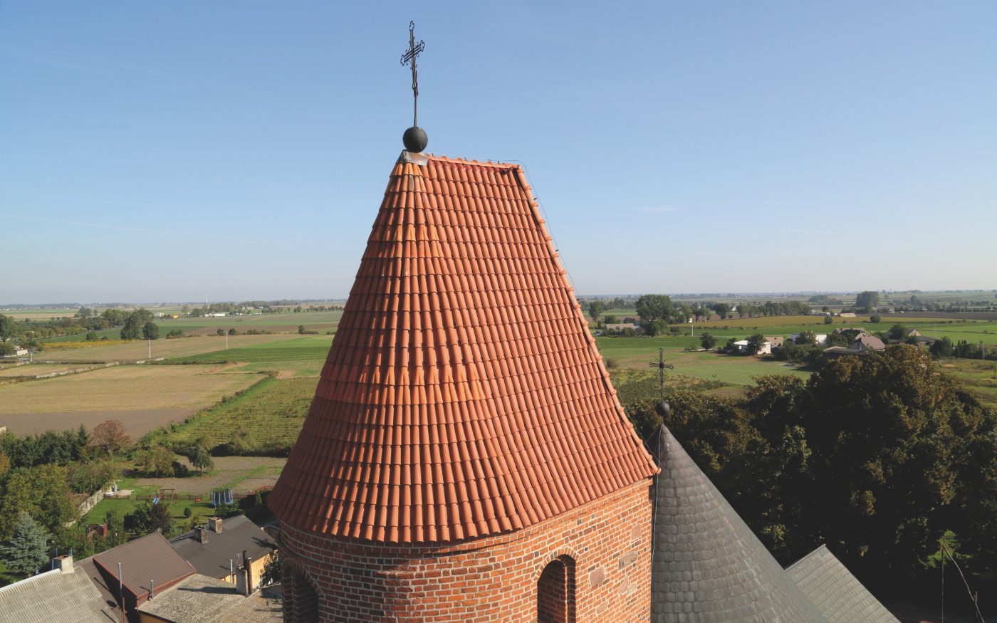 ściół Św. Prokopa w Strzelnie po renowacji dachu dachówką Koramic Mnich Mniszka