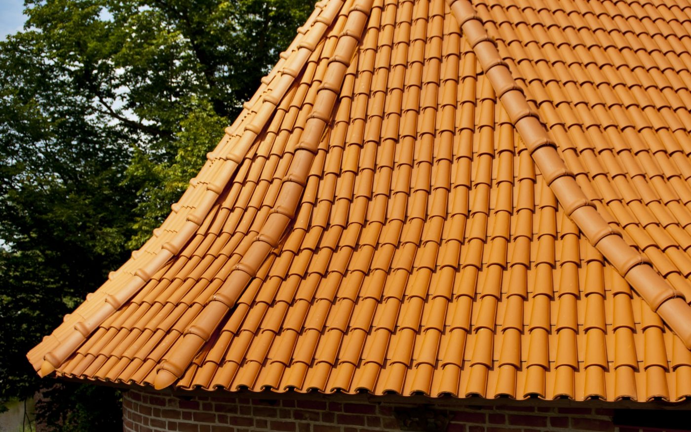 Podzamcze Pałacu w Lidzbarku Warmińskim po renowacji dachu dachówką Mnich Mniszka oraz Cavus 14