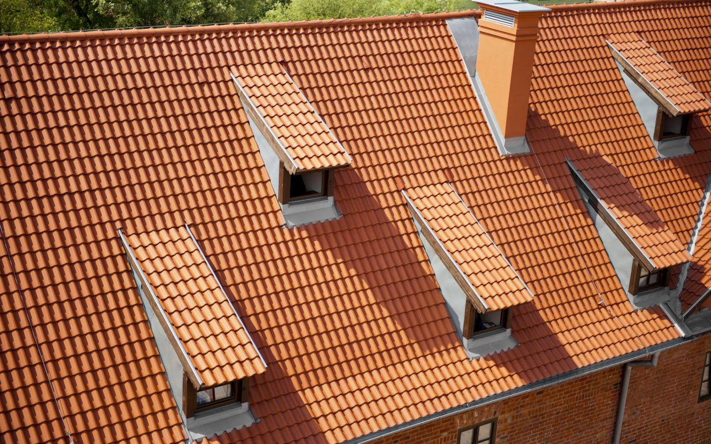 Podzamcze Pałacu w Lidzbarku Warmińskim po renowacji dachu dachówką Mnich Mniszka oraz Cavus 14