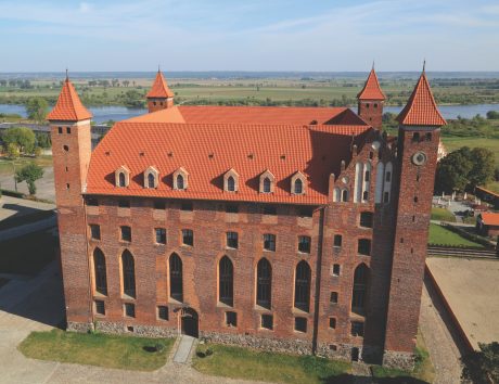 Zamek Krzyżacki w Gniewie po renowacji dachu dachówką Karthago
