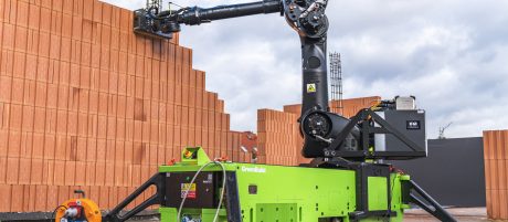 Robot murujący WLTR - budowa ścian przedszkola w Koronowie