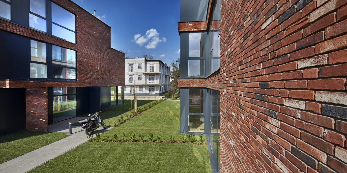 Wille w Warszawie przy ul. Ryżowej z elewacją z cegły Terca Fortuna