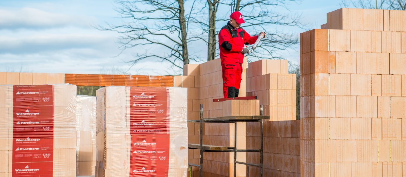 Budowa w zimie pustaki Porotherm Dryfix T