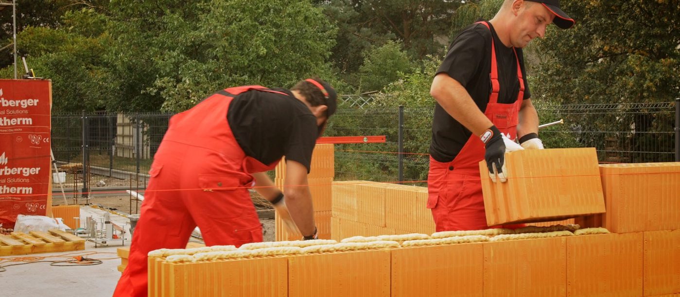 Murowanie ściany 2-w w technologii Porotherm Dryfix