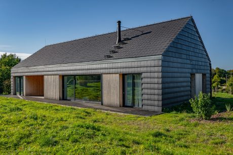 Fot. 14. Koramic Actua 10 T na dachu i elewacji, Dom Smoczyca (publikacja tylko w internecie)