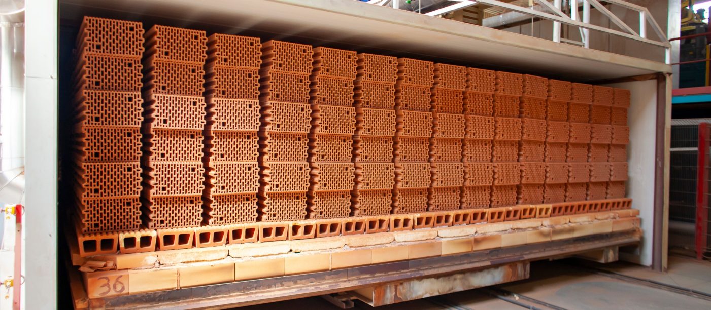 Produkcja pustaków Porotherm 25 Klima+ Dryfix