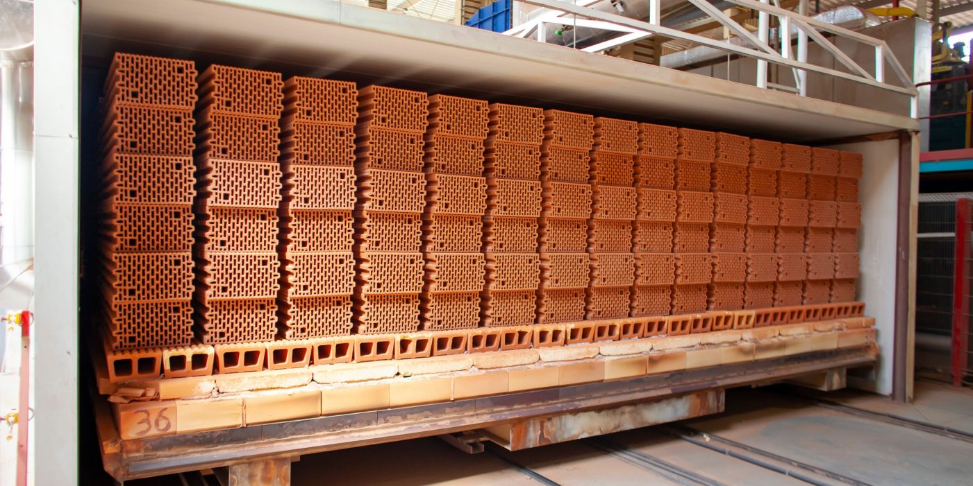 Produkcja pustaków Porotherm 25 Klima+ Dryfix