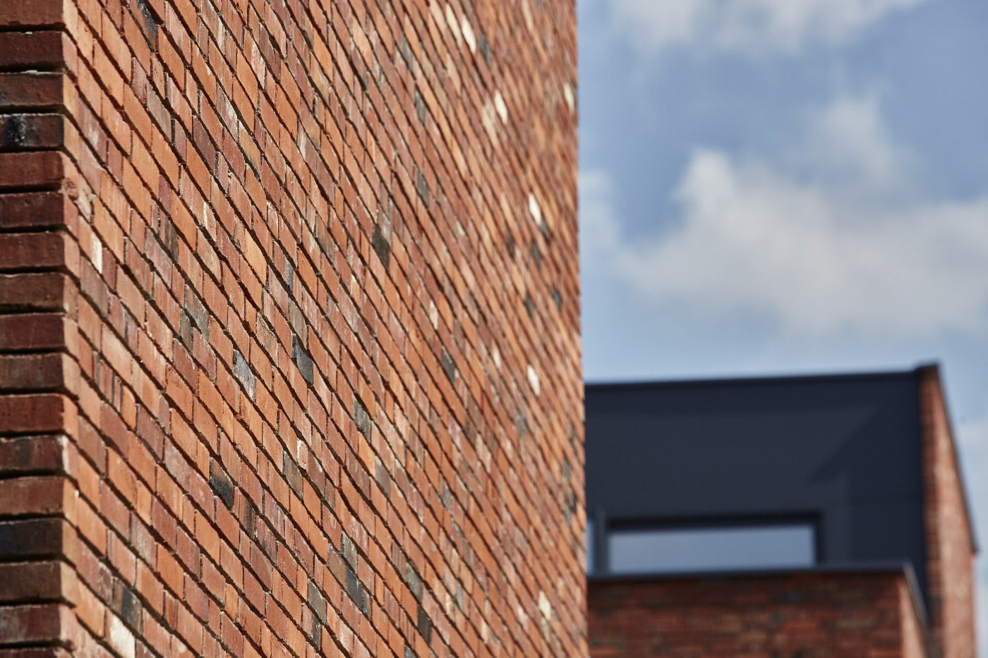 Wille w Warszawie przy ul. Ryżowej z elewacją z cegły Terca Fortuna