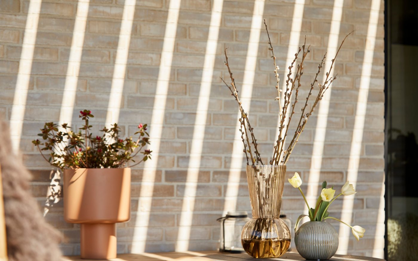 Jasne płytki klinkierowe we wnętrzu