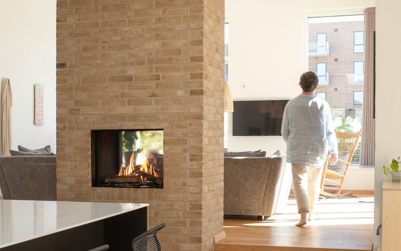 Jasne płytki klinkierowe we wnętrzu