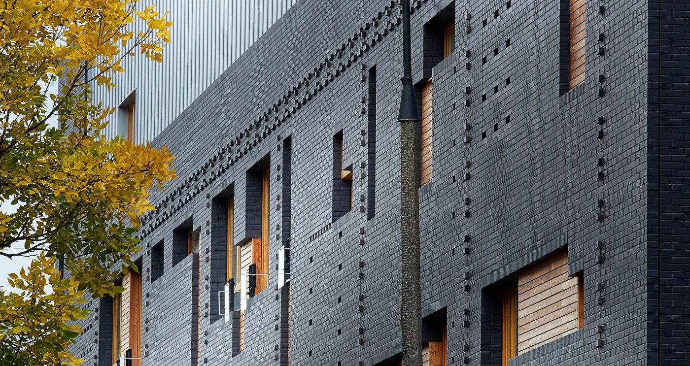 Dom Kultury KADR w Warszawie z elewacją z cegły Matrix