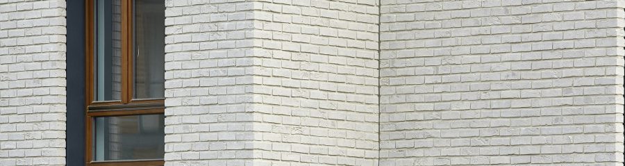 Budynek wielorodzinny w Warszawie z cegły Modena