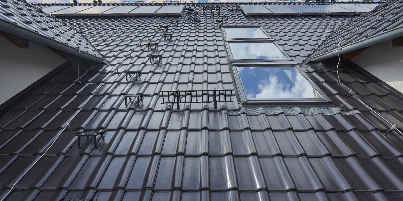 Hotel w Głuchołazach z dachówką Alegra 9 antracytowa anboba