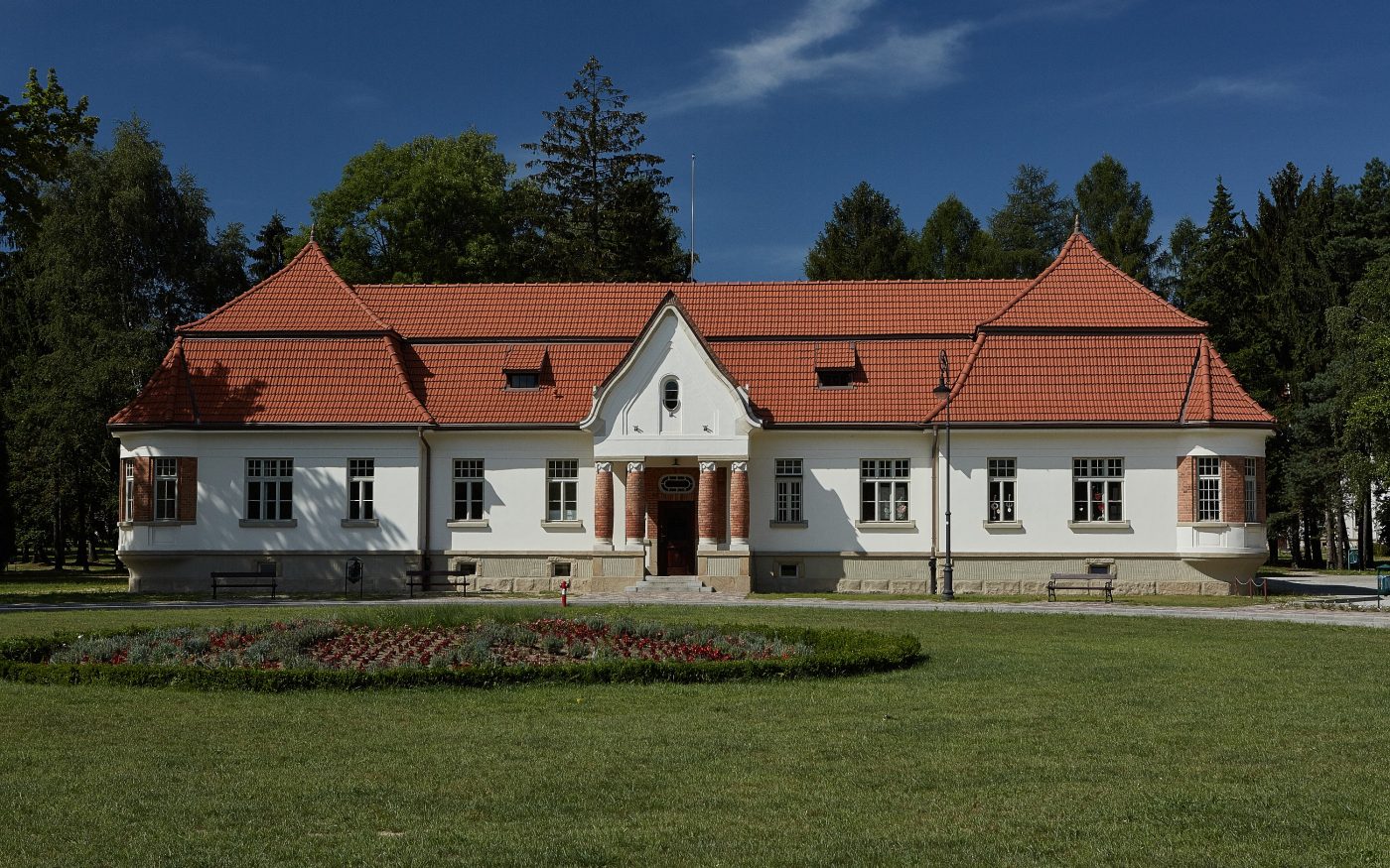 Szpital im. Babińskiego w Krakowie z dachówką Marsylką naturalna czerwień