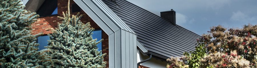 Family house in lake area with Orea 9 antracite mat angobe roof tile