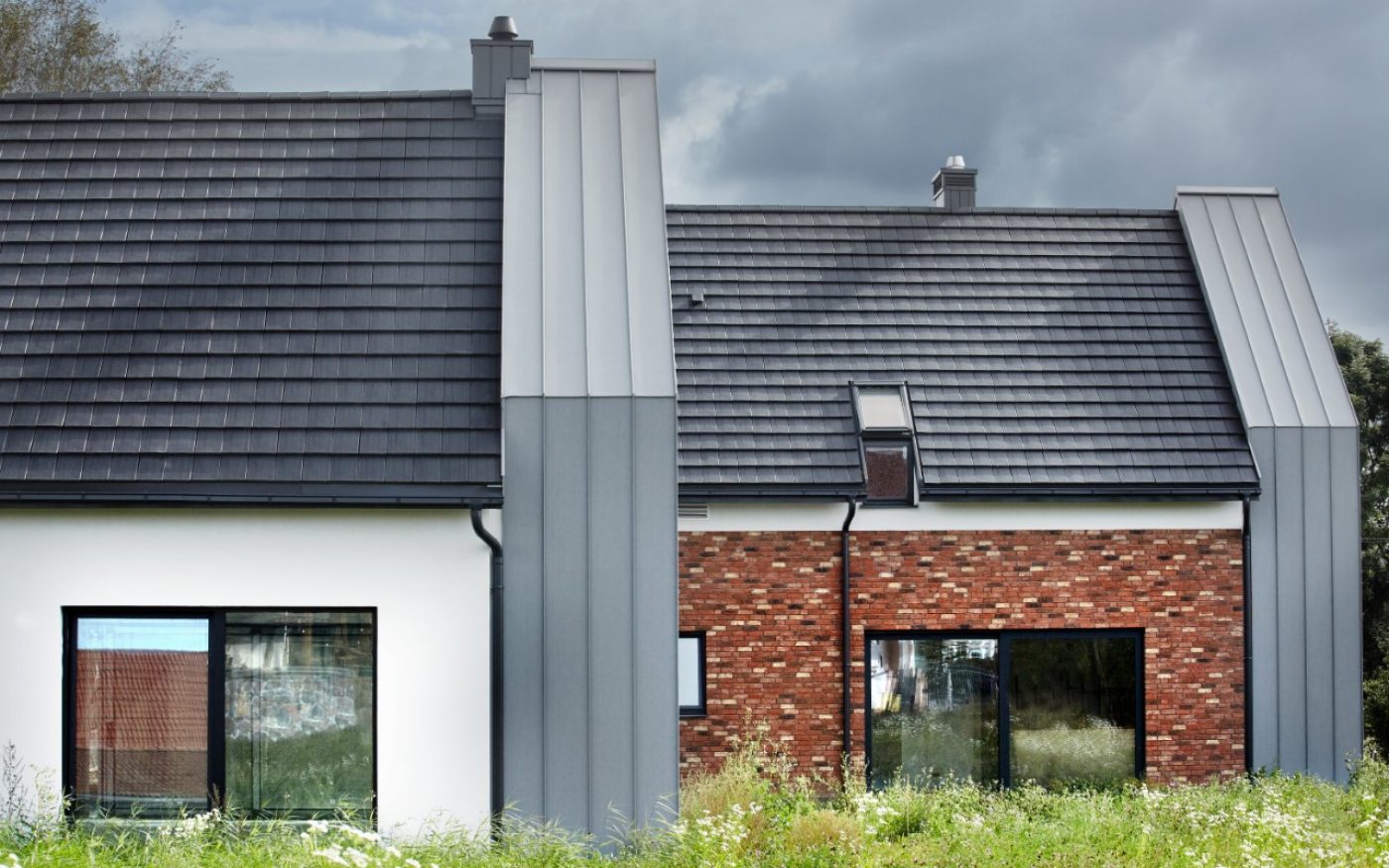 Family house in lake area with Orea 9 antracite mat angobe roof tile