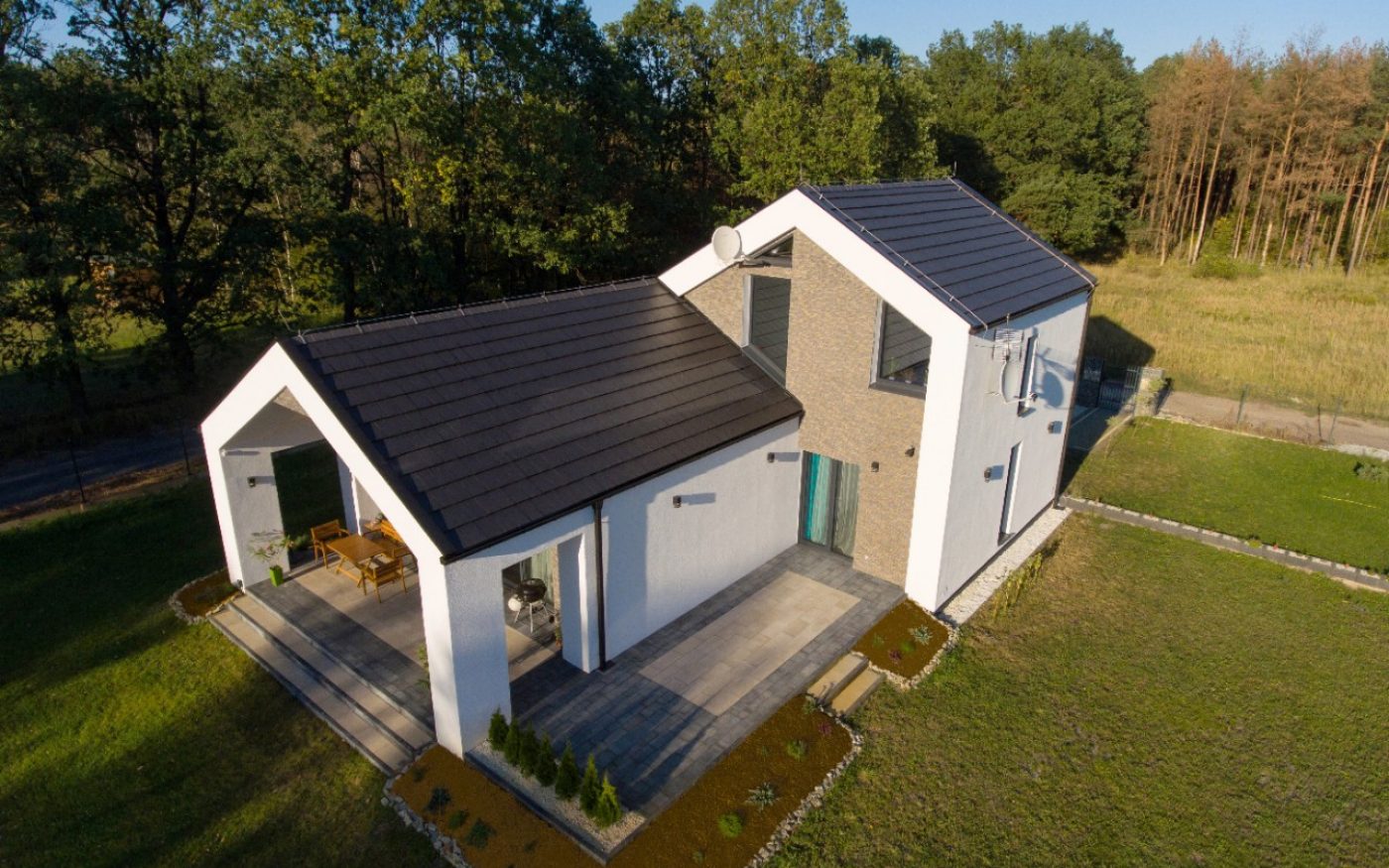 Dom jednorodzinny koło Opola z dachówką Orea 9 szara angoba