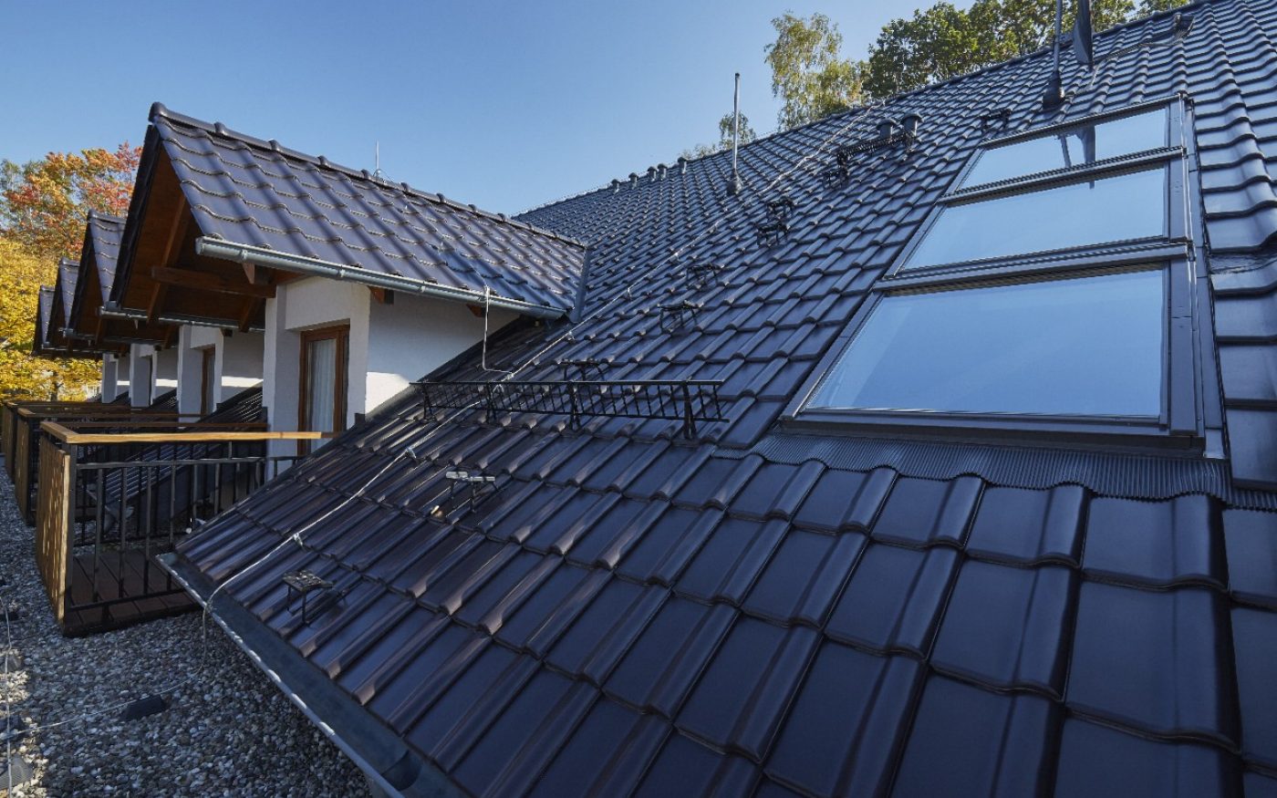 Hotel w Głuchołazach z dachówką Alegra 9 antracytowa anboba