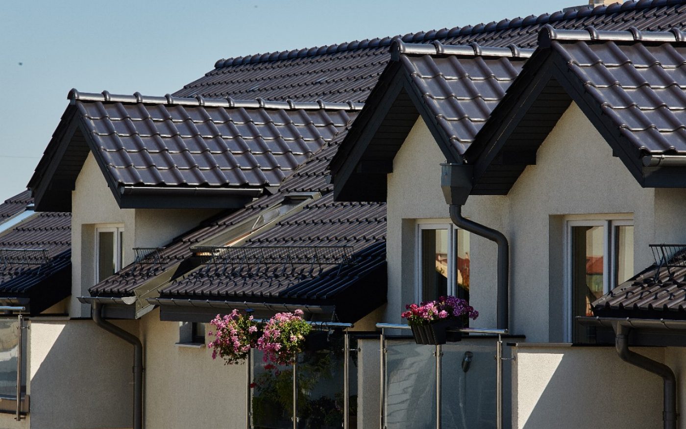 Osiedle Aksamitne w Gdańsku z dachówką Alegra 9 antracytowa angoba