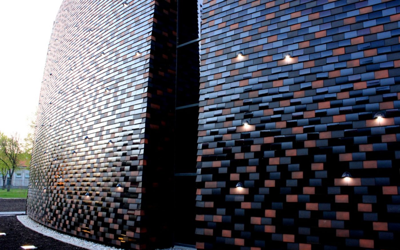 Public building, reconstruction, clay roof tiles Pottelberg 301 with different colours