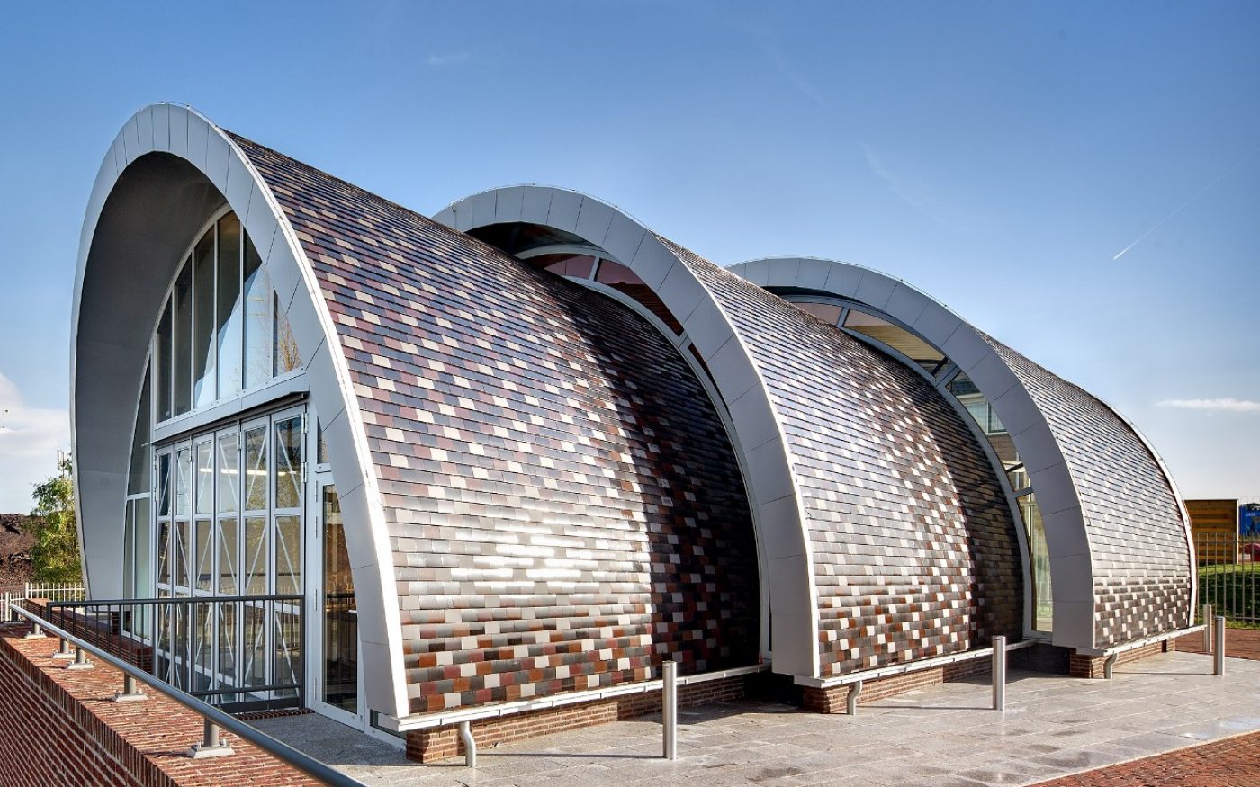  Leipan 301 Zwart Geglazuurd 738 Blauw Gesmoord 706 Antraciet 736 Wijnrood Geglazuurd 514 Bruin Geglazuurd 670 | New Construction Polder Pumping Station Noorderlegmeerpolder | Hollandse Dijk, Uithoorn | Architect: Oostindie Architecten BNA.BNI, Amstelveen en Buro van der Goes, Hilversum | Contractor: Aannemingsmaatschappij Vobi, Vinkeveen | Client: Waternet, Amsterdam | Photographer: DigiDaan | Completion Date: 2014-01-01