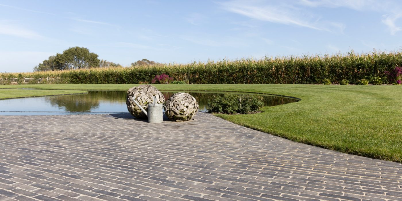 Reference photo private landscaping in 