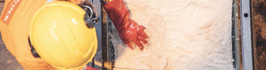 Płynna mieszanka wnika w zakamarki formy wiernie odwzorowując strukturę