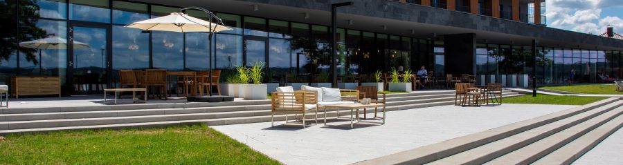 Charzykowy, Hotel Notera, płyty tarasowe Carat kolor rezo, stopnie Livello Uni kolor silexo